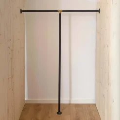 Bøjlestang ANDREA sort med messing med hylde (hylden er ikke vist på billedet)