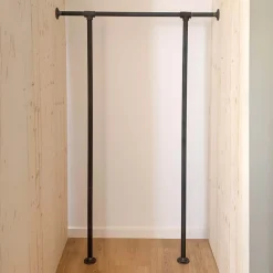Bøjlestang MIA sort med hylde - Bestil på specialmål (hylden er ikke vist på billedet)