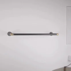 Bøjlestang SARA sort med messing