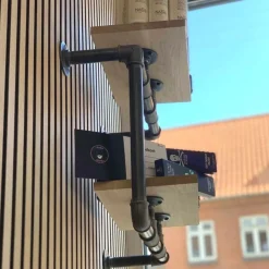 Ophæng PEDRI sort med messing og hylder